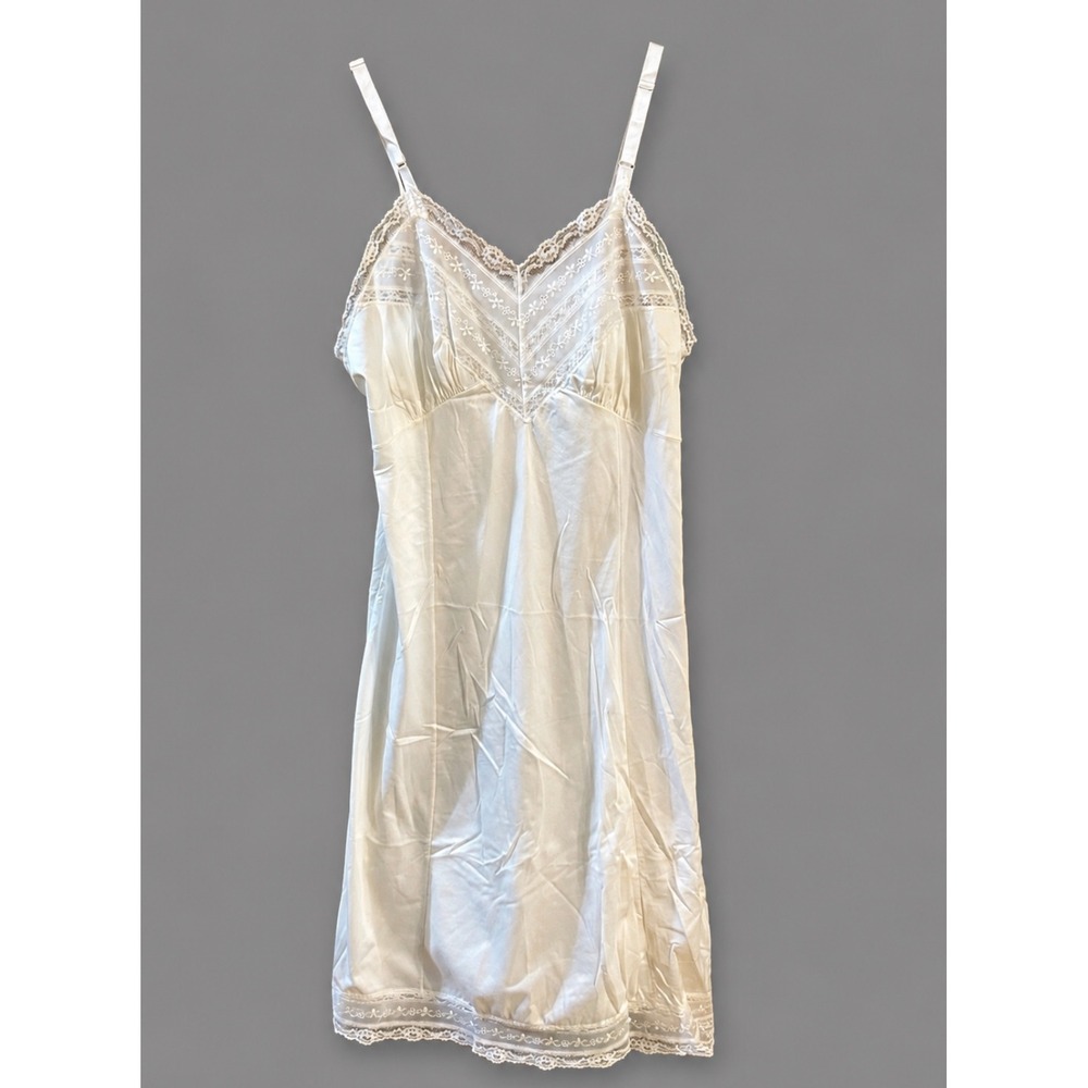 VTG Gaymode White Nylon Full Slip Nightgown Lace Trim Adjustable Straps Size 34‎